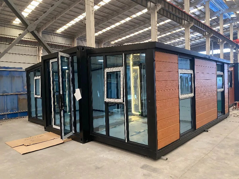Customized 20Ft 40Ft 2 Bedroom Prefabricated Container House Luxury Mobile Expandable Container Houses Wooden House Tiny House