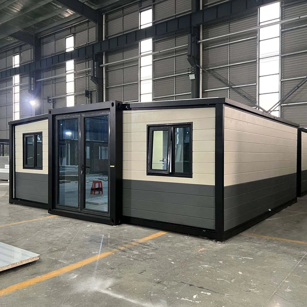 Customized 20Ft 40Ft 2 Bedroom Prefabricated Container House Luxury Mobile Expandable Container Houses Wooden House Tiny House
